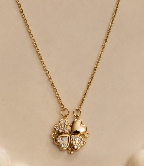 Clover Kiss Transform Necklace